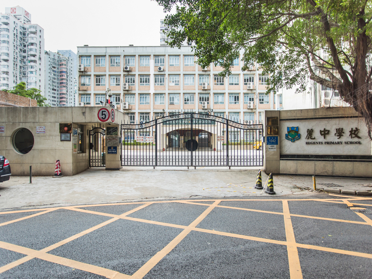 学校大门