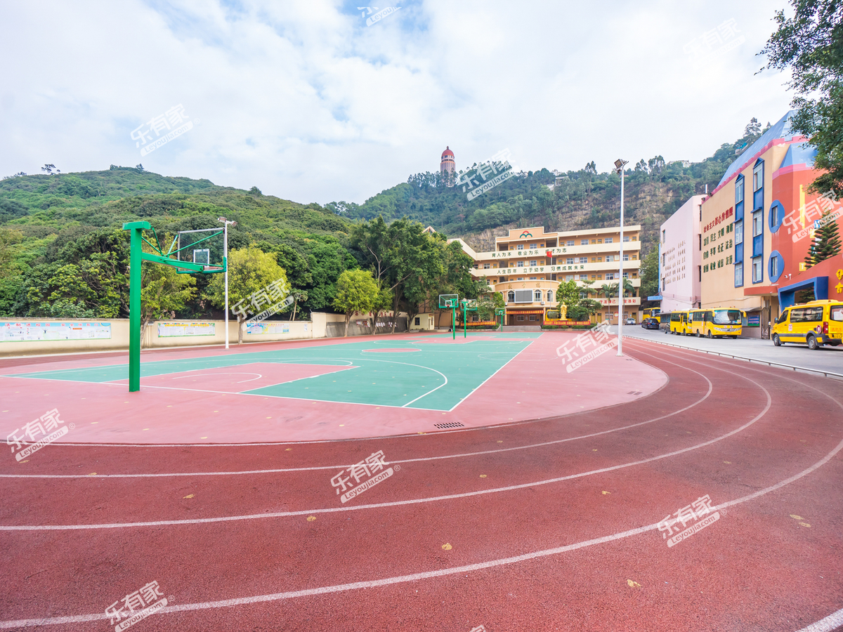 华太小学